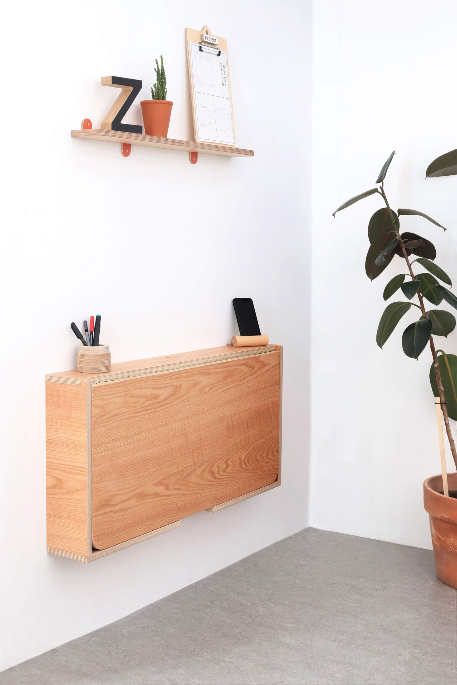 Desk with 2024 folding leaf